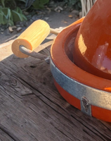 Tagine émaillée marocaine traditionnellement faite à la main avec bracelet en métal résistant à la chaleur et poignées ustensiles de cuisine artisanaux marocains décor à la maison