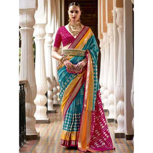 Agradable Sari de Seda Patola Azul Cielo con Estampado Digital para Fiestas y Bodas - Product Image 1