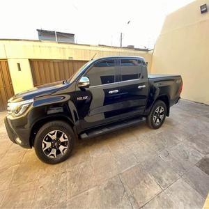 Toyotaa Hilux neuf et d'occasion en stock, construit pour une fiabilité à faible entretien et une conduite tout terrain - Product Image 3