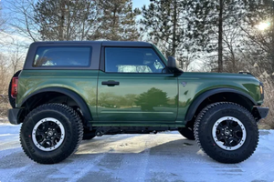 พร้อมขับขี่ - รถพวงมาลัยซ้ายมือสอง |   พวงมาลัยขวา |   ฟอร์ด บรองโก้ ปี 2022 แบบ 2 ประตู เกียร์ 7 สปีด - Product Image 2