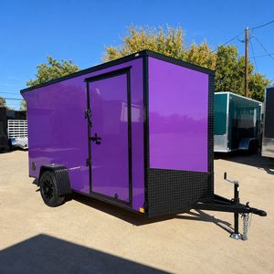 Remorque de transport fermée 7x16TA à double essieu, hauteur accrue, carrosserie en acier, finition noire, éclairage LED, construction robuste – Approvisionnement direct usine - Product Image 1