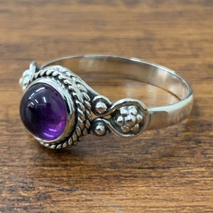 Anillo de Moissanita y Amatista de 3.0 Gramos, Producto Elegante y con Estilo - Product Image 1