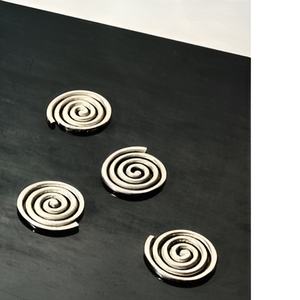 Dessous de verre en métal de forme ronde de style moderne et élégant pour la maison, l'hôtel et le bureau article de qualité supérieure pour servir des boissons - Product Image 5