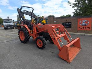 รถแทรกเตอร์ KUBOTA L3200 ขับเคลื่อน 4 ล้อ สีส้ม รถตักดิน รถแทรกเตอร์ขับเคลื่อน 4 ล้อ รถแทรกเตอร์ล้อยาง รถตักดินสำหรับงานเกษตร - Product Image 1