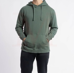 Vente en gros de sweats à capuche pour hommes de haute qualité, personnalisés, d'hiver, unis, style streetwear, avec poche, 100% coton, service OEM disponible - Product Image 1