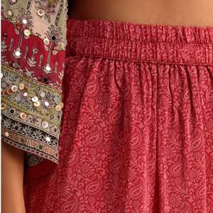 Ensemble Kurti Sharara imprimé rose avec mousseline Dupatta pour réception de demoiselle d'honneur de mariage et vêtements indiens de fête - Product Image 6