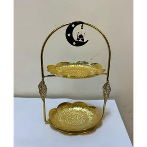 Soporte para Pastel de Metal Dorado de 2 Niveles, Bandeja Cuadrada para Exhibición de Postres con Relieve y Asa, Elegante Plato para Servir en Bodas y Fiestas, en Oferta - Product Image 2