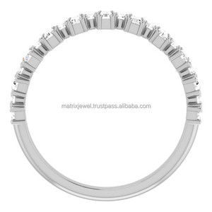 Elegante arreglo en zigzag de baguette y diamante de moissanita VVS de corte redondo incrustado sobre anillo de banda de plata sólida 925 Eternity - Product Image 4