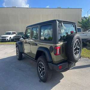 Rubiconss 2025 de 4 Puertas, 4x4, 2.0L Turbo Gasolina, Usado, de Alta Calidad, 8 Velocidades, Muy Buen Estado, Sin Accidentes - Product Image 4