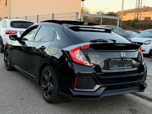 Honda Civic noire 2020 d'occasion, berline à hayon, turbo 1.5T, 2 roues motrices, CVT, essence, 5 places, véhicule urbain avec caméra arrière - Product Image 2