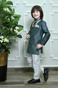 Sherwani moderne en soie ethnique pour garçons, tenue traditionnelle pour mariage et fête avec une finition élégante - Product Image 2