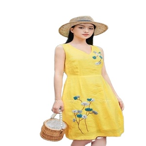 Vestido Midi Amarillo con Cuello en V, Sin Mangas, Bordado Floral en Relieve, Estilo Bohemio, Holgado, para Mujer, Uso Diario de Verano, Estilo Oriente Medio - Product Image 1