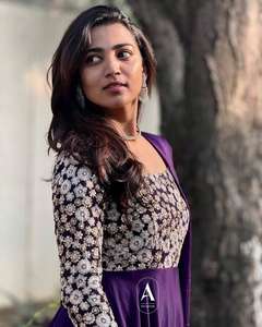 Présentation d'un nouveau concepteur de mariage et de fête Rangoli soie fantaisie fil et séquence broderie travail Anarkali avec Dupatta - Product Image 5