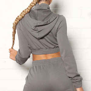 Sudadera corta informal en blanco con logotipo personalizado al por mayor para mujer, recortada con capucha para mujer Sudadera corta, ropa de calle de tendencia superior - Product Image 3