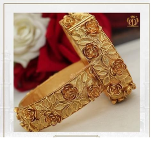 Bracelets en laiton filigranés exquis avec des centres de table en forme de fleurs. Chic. Disponible à prix de gros. - Product Image 3