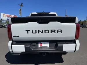 Dépôt Toyota Tundra Pickup Car avec caméra arrière LED lumière électrique cuir DC Limited 3.5P 4X4 blanc multi-fonction automatique - Product Image 6