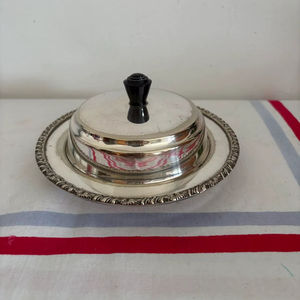 Beurrier moderne en métal, contenant de rangement de cuisine en acier inoxydable, parfait pour le beurre, le fromage, la confiture - Product Image 1