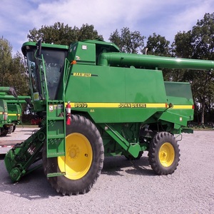 Moissonneuse-batteuse John Deere pour la récolte du maïs, équipement agricole vert - Product Image 4