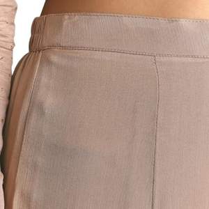 Juego de tejido dorado Kurta Sharara con cuentas y lentejuelas para recepciones de boda al por mayor eventos nupciales y festivos Premium personalizados - Product Image 6