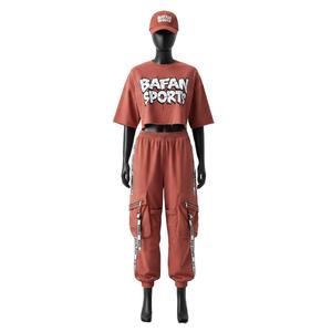 Conjunto de camiseta corta y pantalones deportivos de algodón de alta calidad para mujer, 300 GSM, tacto suave, tela resistente, logotipo personalizado, conjuntos para mujer - Product Image 1