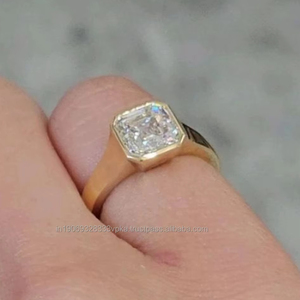 แหวนหมั้น/แต่งงาน/ครบรอบแต่งงานทรงโซลิแตร์ประดับเพชรโมอิสซาไนต์ทรงแอสเชอร์ 3.00 กะรัต ตัวเรือนเงินแท้ 925 สำหรับผู้หญิง - Product Image 2