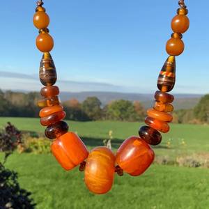 Collier de perles en résine artisanal à la mode avec modèle inspiré de l'art et motif de fleurs pour femmes et hommes - Product Image 6