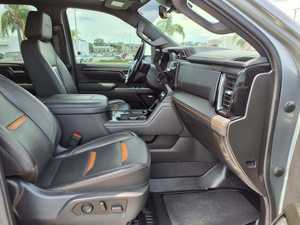 Usado 2024 Sierra 2500HD AT4 Crew Cab 4WD Diésel Asientos de Cuero Oscuros Izquierdos ACC (Control de Crucero Adaptativo) Sin Accidentes - Product Image 6