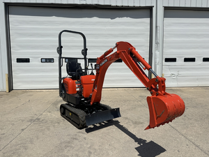 Mini-excavatrice Kubota K008-3 ultra-compacte d'occasion, conçue pour les espaces restreints, le terrassement, le creusement de fossés et les travaux d'assainissement. - Product Image 2