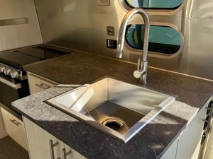 PROVEEDOR DE UNO DE LOS MODELOS USADOS 2022 Air stream FLYING CLOUD 27 FB QUEEN - Product Image 3