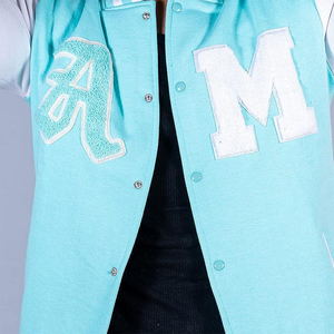 Fabricante de chaquetas universitarias, parches bordados de diseño personalizado, mezcla de cuero de lana, ropa de calle de moda de alta calidad, chaquetas con letras - Product Image 2