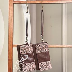 Best-seller Portefeuille en cuir repoussé à la main de style occidental Pochette florale en cuir véritable Porte-cartes de crédit Porte-monnaie - Product Image 1