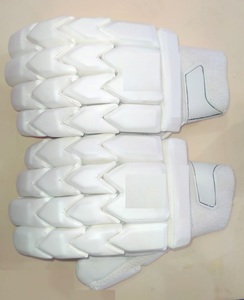 Gants de cricket blancs élégants avec protection avancée - Product Image 6
