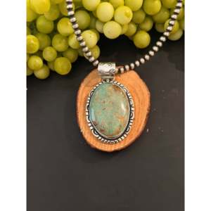 Colgante de Turquesa Royston y Plata de Ley con Diseño Navajo Etéreo y Engaste de Bisel, Hecho a Mano en EE. UU. - Product Image 1