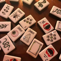 Ensemble de Mahjong Américain Personnalisé de Luxe pour Halloween, 160 Tuiles en Acrylique avec Motifs Serpent et Crâne Effrayants pour les Soirées Poker et Jeux