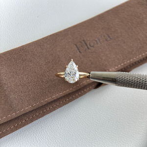 Bague en diamant de laboratoire taille poire 2,06 ct Hannah - Product Image 1