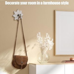 Ganchos de madera para abrigos de flores de granja, ganchos de pared Vintage desgastados con tornillos, ganchos decorativos blancos para llaves, toallas y bolsas - Product Image 4