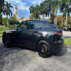 ¡Oferta Imperdible! Maserati Levante Modena 2022 Súper Limpio, 424 HP, V6 Twin-Turbo, Tracción Total, Automático de 8 Velocidades, SUV de Lujo Negro - Product Image 2