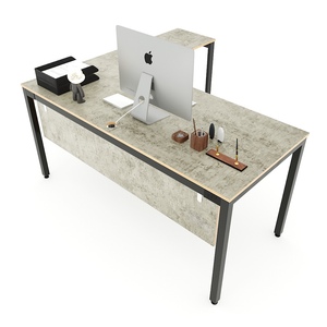 Bureau en L exécutif en contreplaqué avec pieds en fer et design minimaliste - Mobilier de bureau durable (fini mélaminé) - Product Image 1