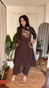 Ensemble de kurta en coton pour femmes indiennes et pakistanaises tendance, dans de belles couleurs avec des broderies, prêt à porter, ensembles de kurti pakistanais - Product Image 3