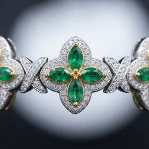 สร้อยข้อมือหรูหราประดับมรกตทรงโคลเวอร์แบบ Pave Link พร้อมพลอยสีเขียวทรง Marquise โทนสีทองคำขาว ดีไซน์ X Link เครื่องประดับชั้นดี สง่างาม - Product Image 2