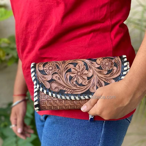 กระเป๋าสตางค์แกะสลักด้วยมือมีสไตล์สีน้ำตาลสำหรับผู้หญิงกระเป๋าสตางค์หนังตะวันตกแบบคลัทช์เคสโทรศัพท์ใช้งานได้หลากหลาย - Product Image 3