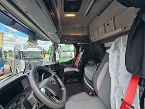 TOUT NEUF 2025 Rena ult T520 Puissance 530 ch 6 cylindres Euro6 Formule des roues 4x2 Carburant-Diesel Transmission automatique Direction à GAUCHE - Product Image 3