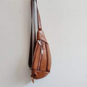 Sfi กระเป๋าสะพายคาดลำตัวหนังแท้ลายเรขาคณิต, กระเป๋าคาดอกแฟชั่นสำหรับผู้ชายใช้เดินทางกลางแจ้ง - Product Image 2