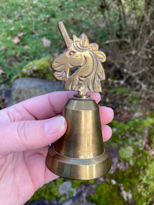 Cloche à main décorative en laiton personnalisable avec finition dorée ajoutant un charme spirituel aux maisons, aux bureaux et aux temples religieux - Product Image 4