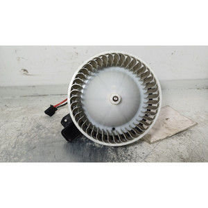 MOTEUR DE VENTILATION DU COMPARTIMENT PASSAGER SÉRIE ARONA 2Q1.820.021 DBYA bi-carburant/méthane 999 (17>) - Product Image 1