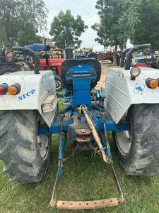 2002 Massey 241 Di 2WD Tractor de ruedas usado Farmtrac 50HP Potencia nominal Motor Gear Drive Core Componentes 45HP - Product Image 5