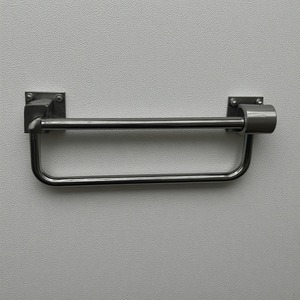 Porte-papier hygiénique en métal fabriqué à la main avec travail artisanal à patine argentée antique offrant un accent décoratif pour les intérieurs - Product Image 5