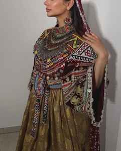 Nouvel arrivage de robes de soirée de mariage afghani pakistanaise pour femmes robes bohèmes brodées et lourdes en soie vintage - Product Image 2