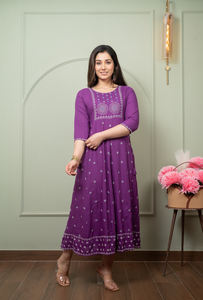 ชุดยาวผ้าเรยอนยาวถึงพื้นสำหรับผู้หญิงชุดปาร์ตี้ลำลองพิมพ์ลายดอกไม้สไตล์ทันสมัย - Product Image 4