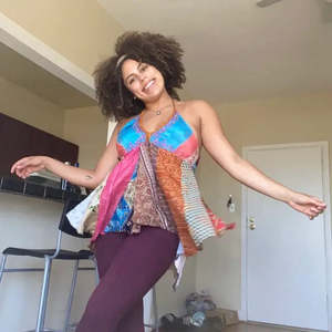 Blusa Boho Hippie Hecha a Mano con Parches de Sari Indio de Seda, con Cuello Halter y Tela de Satén, Estilo Retro - Product Image 5